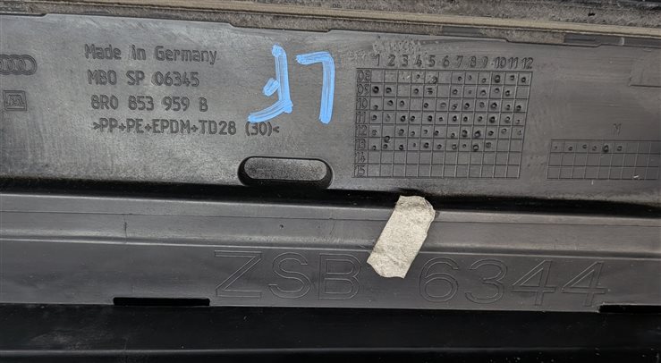 Thumbnail 4: 13-17 AUDI Q5 B8 8R FRONT LEFT DRIVER LOWER DOOR MOULDING TRIM PANEL (Black)