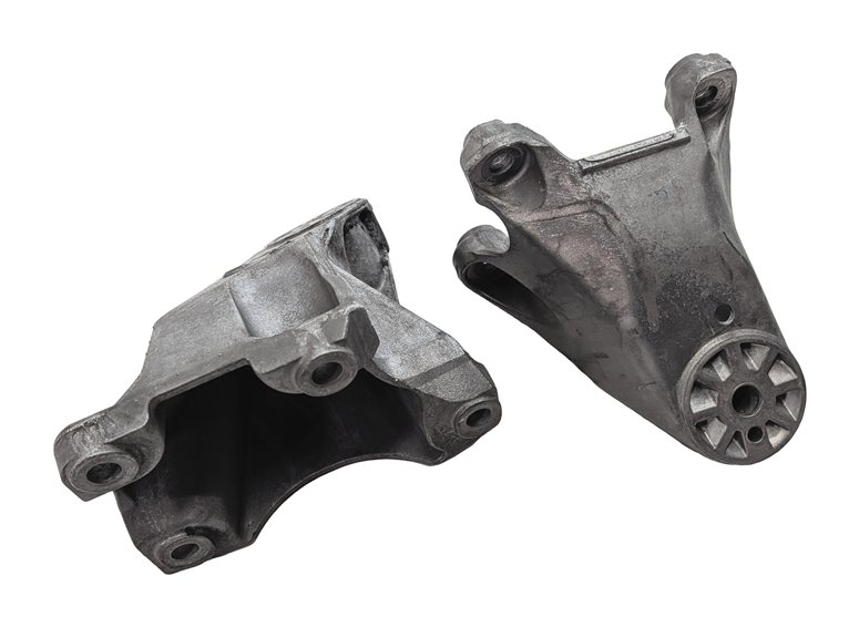 2014 PORSCHE CAYENNE (958) 3.0L DIESEL (MCB.RB) ENGINE MOTOR MOUNT BRACKET SET/2