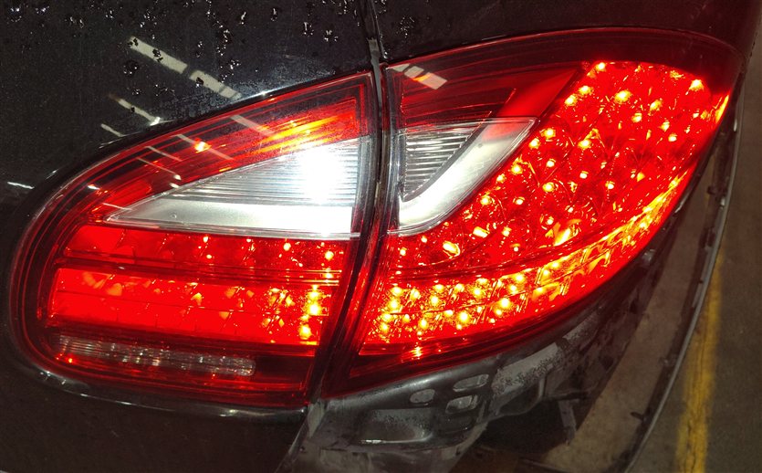 Thumbnail 2: 2011-2014 PORSCHE CAYENNE (958) RIGHT PASSENGER OUTER TAILLIGHT BRAKE LIGHT LAMP