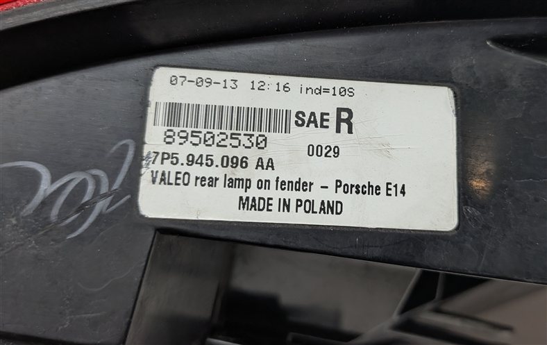 Thumbnail 6: 2011-2014 PORSCHE CAYENNE (958) RIGHT PASSENGER OUTER TAILLIGHT BRAKE LIGHT LAMP
