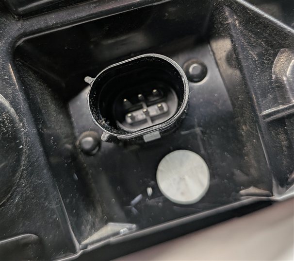 Thumbnail 7: 2011-2014 PORSCHE CAYENNE (958) RIGHT PASSENGER INNER TRUNK TAILLIGHT LIGHT LAMP