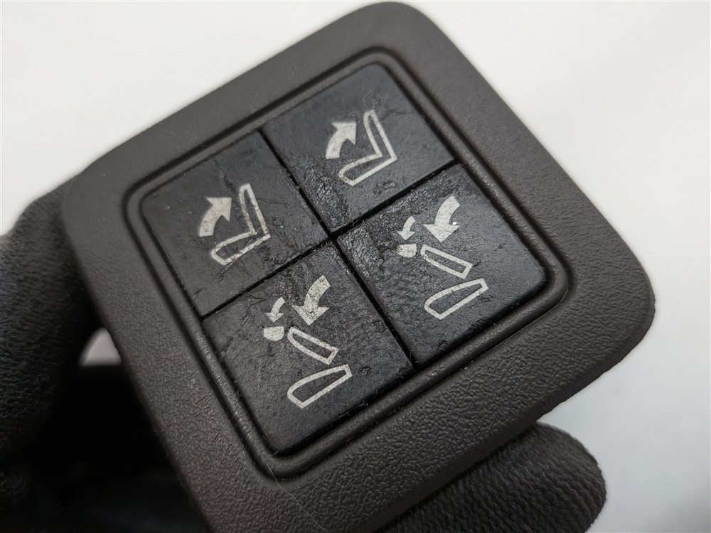 Thumbnail 7: 2015 RANGE ROVER SPORT (L494) REAR SEAT FOLD DOWN RELEASE SWITCH