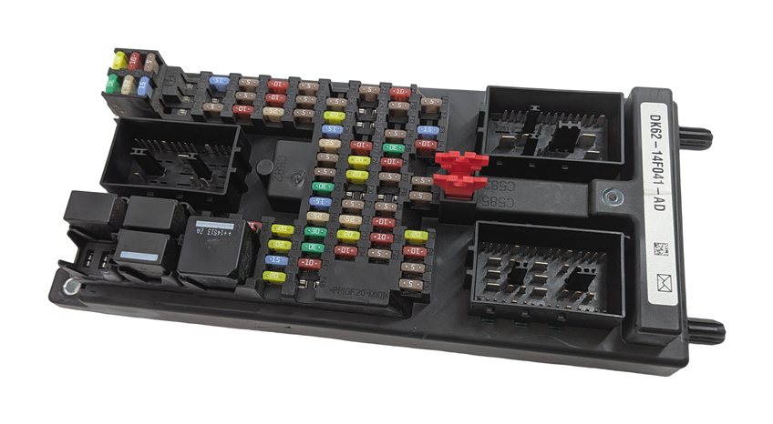 Thumbnail 2: 2015 RANGE ROVER SPORT (L494) 3.0L CABIN SAM MODULE FUSE BOX RELAY CARRIER