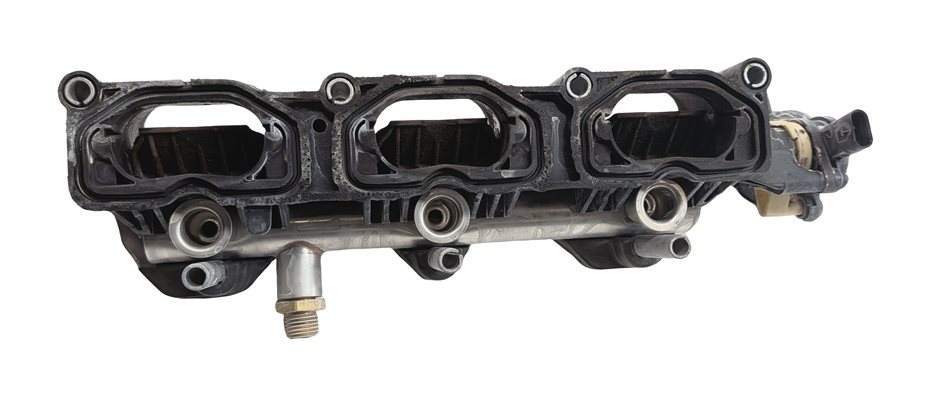 Thumbnail 2: 12-17 AUDI A6 A7 Q5 S5 SQ5 (C7 4G8 B8 8T 8R) RIGHT INTAKE MANIFOLD DIFFUSER RAIL