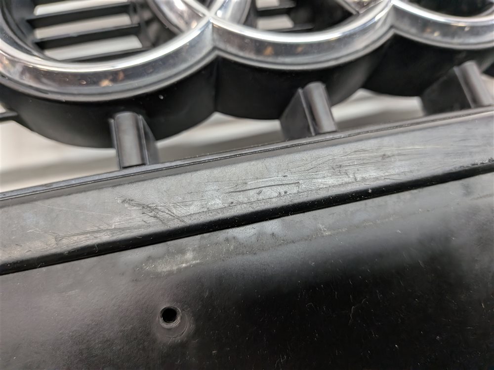 Thumbnail 10: 13-15 AUDI Q7 4L FRONT CENTER PRIMARY GRILLE TRIM LOGO OPT PQX S-LINE APPEARANCE