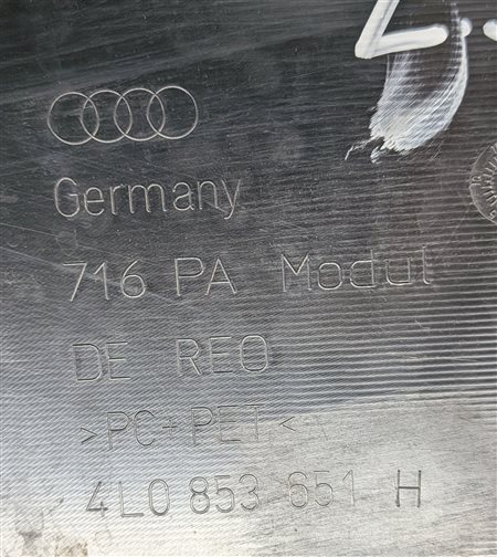Thumbnail 8: 13-15 AUDI Q7 4L FRONT CENTER PRIMARY GRILLE TRIM LOGO OPT PQX S-LINE APPEARANCE