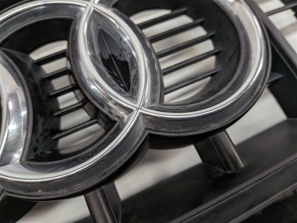 Thumbnail 9: 13-15 AUDI Q7 4L FRONT CENTER PRIMARY GRILLE TRIM LOGO OPT PQX S-LINE APPEARANCE