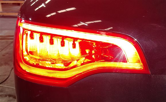 Thumbnail 2: 2010-2015 AUDI Q7 (4L) REAR LEFT DRIVER TAILLIGHT BRAKE LIGHT LAMP (LED)
