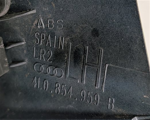 Thumbnail 6: 2014 AUDI Q7 PRESTIGE (4L) FRONT LEFT DRIVER LOWER FENDER MOULDING TRIM CAP