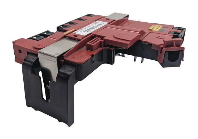Thumbnail 3: 2014 BMW X3 (F25) 3.0L POSITIVE BATTERY POWER DISTRIBUTION PLATE TERMINAL