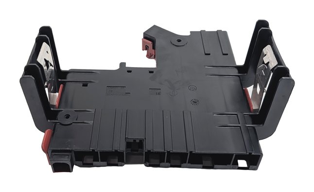 Thumbnail 5: 2014 BMW X3 (F25) 3.0L POSITIVE BATTERY POWER DISTRIBUTION PLATE TERMINAL