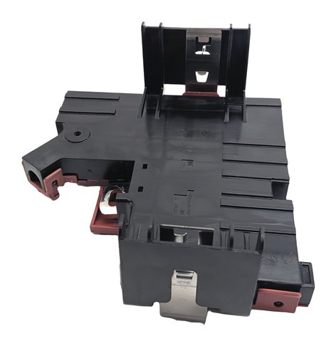 Thumbnail 6: 2014 BMW X3 (F25) 3.0L POSITIVE BATTERY POWER DISTRIBUTION PLATE TERMINAL