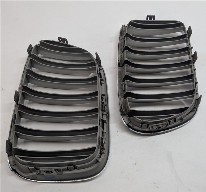 Thumbnail 5: 2013-2017 BMW X3 (F25) FRONT LEFT & RIGHT HOOD VENT TRIM GRILLE SET/2