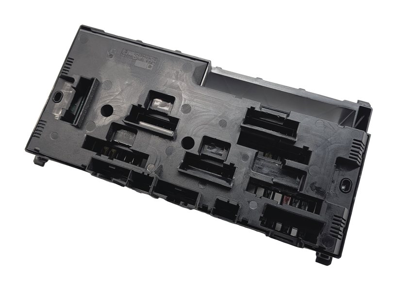 Thumbnail 5: 2014 BMW X3 (F25) 3.0L FRONT POWER DISTRIBUTION FUSE BOX RELAY CARRIER