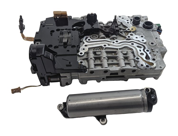 Thumbnail 2: 13-19 BMW 550i 650i 750i (F01 F02 F10) 8HP70 TRANSMISSION VALVE BODY MECHATRONIC