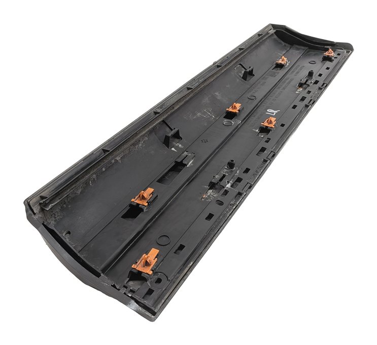 Thumbnail 4: 10-15 AUDI Q7 (4L) REAR LEFT DOOR LOWER TRIM PANEL MOULDING w/out SLINE (BLACK)
