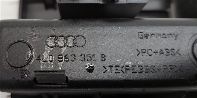 Thumbnail 6: 2012 AUDI Q7 (4L) REAR CENTER CONSOLE STORAGE BIN w/ SEAT HEATING SWITCH PANEL