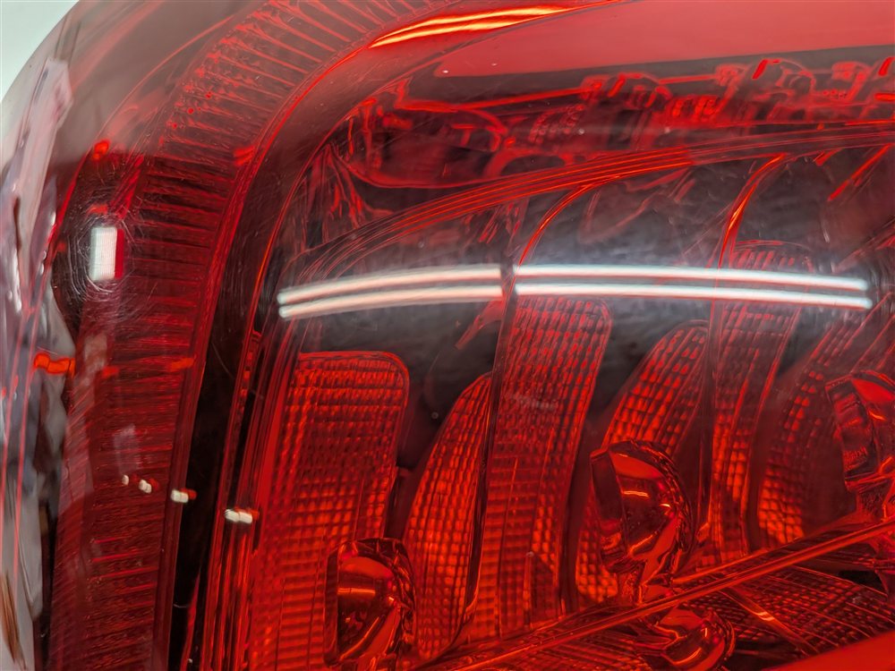 Thumbnail 11: 2010-2015 AUDI Q7 (4L) REAR RIGHT PASSENGER TAILLIGHT BRAKE LIGHT LAMP (LED)