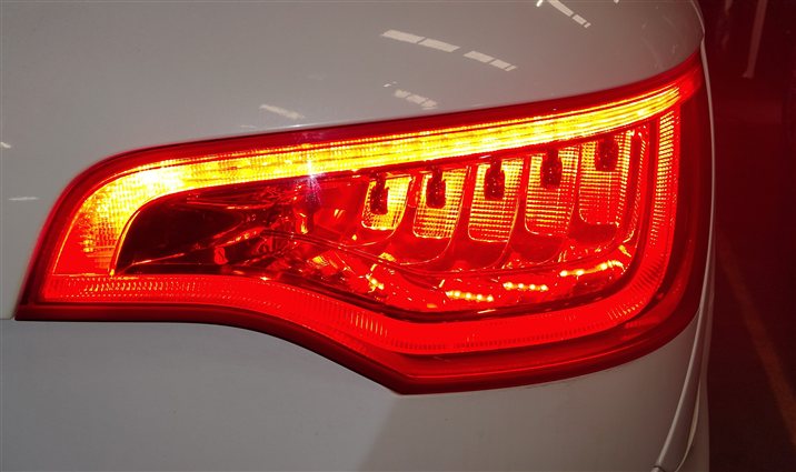 Thumbnail 2: 2010-2015 AUDI Q7 (4L) REAR RIGHT PASSENGER TAILLIGHT BRAKE LIGHT LAMP (LED)
