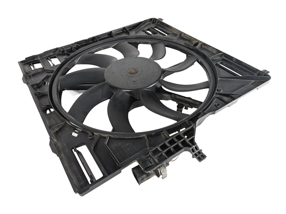 Thumbnail 2: 14-19 BMW X5 X6 (F15 F16) 4.4L N63 TURBO 850 WATT RADIATOR FAN & SHROUD ASSEMBLY