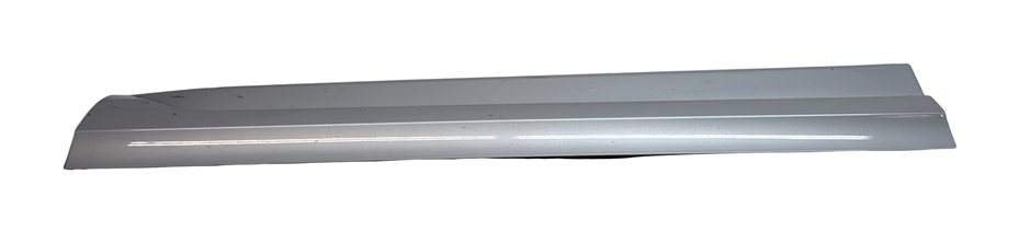 Thumbnail 2: 16-18 AUDI Q3 8U FRONT RIGHT PASSENGER LOWER DOOR TRIM MOULDING (Silver)
