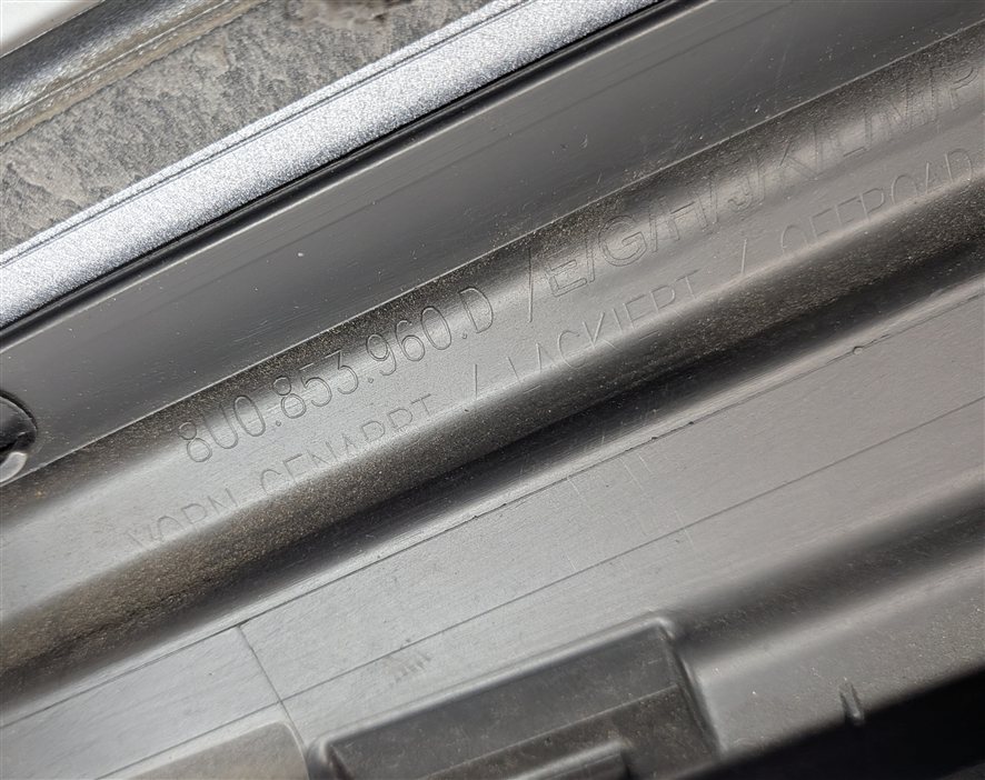Thumbnail 6: 16-18 AUDI Q3 8U FRONT RIGHT PASSENGER LOWER DOOR TRIM MOULDING (Silver)