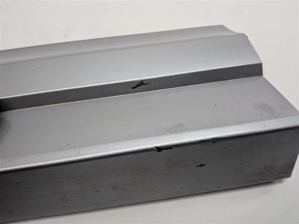Thumbnail 10: 16-18 AUDI Q3 (8U) FRONT LEFT DRIVER LOWER DOOR RUNNER TRIM MOULDING (Silver)