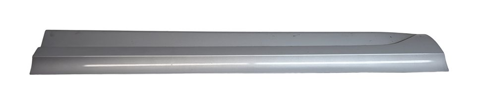 Thumbnail 2: 16-18 AUDI Q3 (8U) FRONT LEFT DRIVER LOWER DOOR RUNNER TRIM MOULDING (Silver)