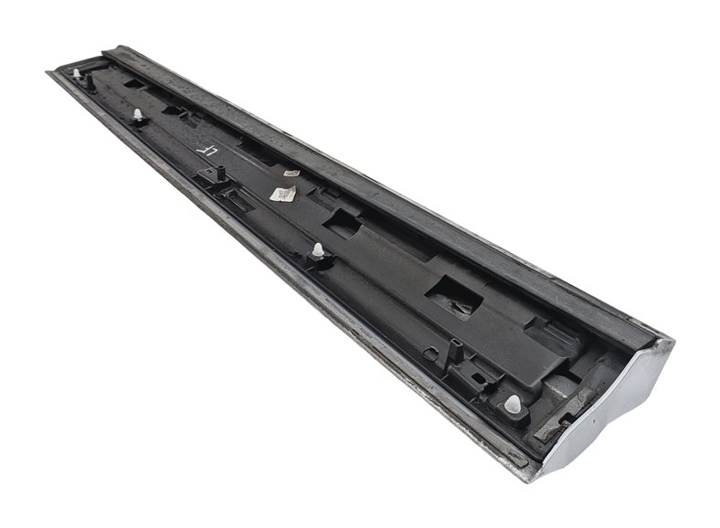 Thumbnail 5: 16-18 AUDI Q3 (8U) FRONT LEFT DRIVER LOWER DOOR RUNNER TRIM MOULDING (Silver)