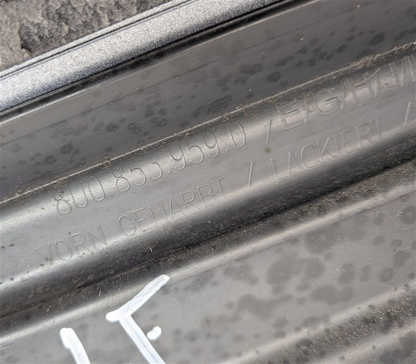 Thumbnail 6: 16-18 AUDI Q3 (8U) FRONT LEFT DRIVER LOWER DOOR RUNNER TRIM MOULDING (Silver)