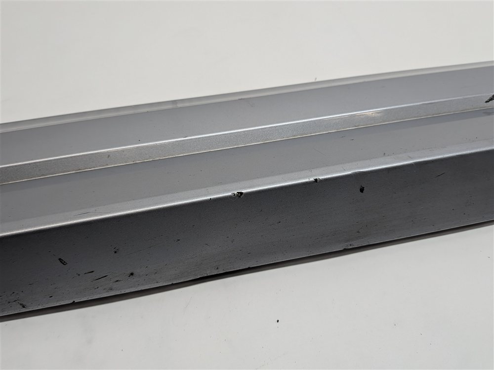 Thumbnail 9: 16-18 AUDI Q3 (8U) FRONT LEFT DRIVER LOWER DOOR RUNNER TRIM MOULDING (Silver)