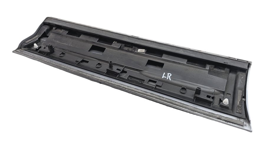 Thumbnail 5: 2016-2018 AUDI Q3 (8U) REAR LEFT DOOR LOWER MOULDING RUNNER TRIM (Silver)