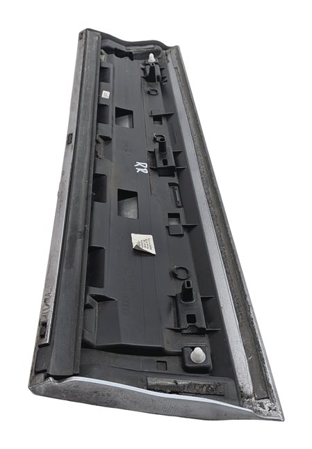 Thumbnail 4: 2016-2018 AUDI Q3 (8U) REAR RIGHT DOOR LOWER MOULDING RUNNER TRIM (Silver)