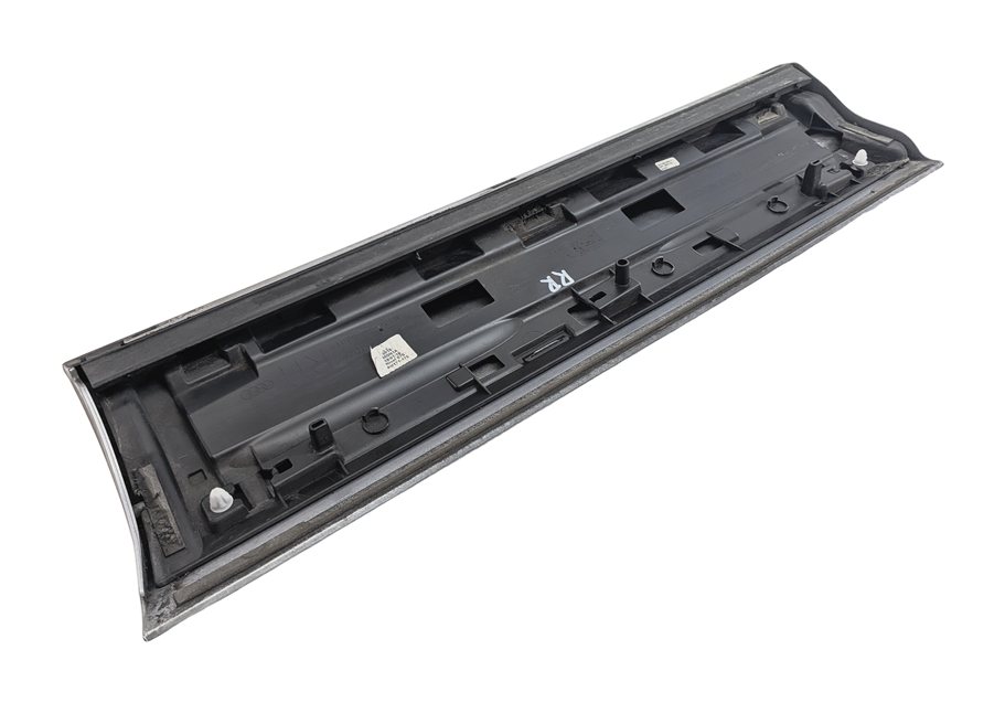 Thumbnail 5: 2016-2018 AUDI Q3 (8U) REAR RIGHT DOOR LOWER MOULDING RUNNER TRIM (Silver)