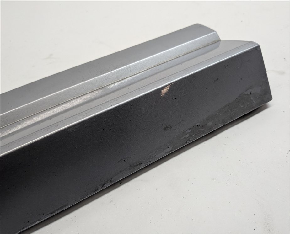 Thumbnail 8: 2016-2018 AUDI Q3 (8U) REAR RIGHT DOOR LOWER MOULDING RUNNER TRIM (Silver)