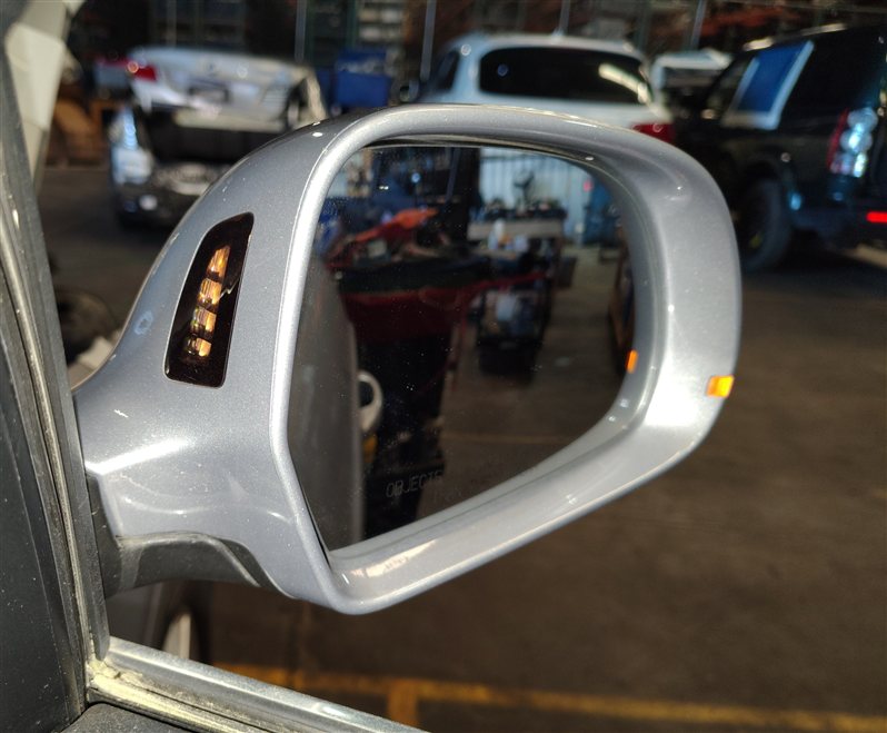 Thumbnail 3: 2015-2018 AUDI Q3 (8U) FRONT RIGHT PASSENGER HEATED DOOR MIRROR (Silver)