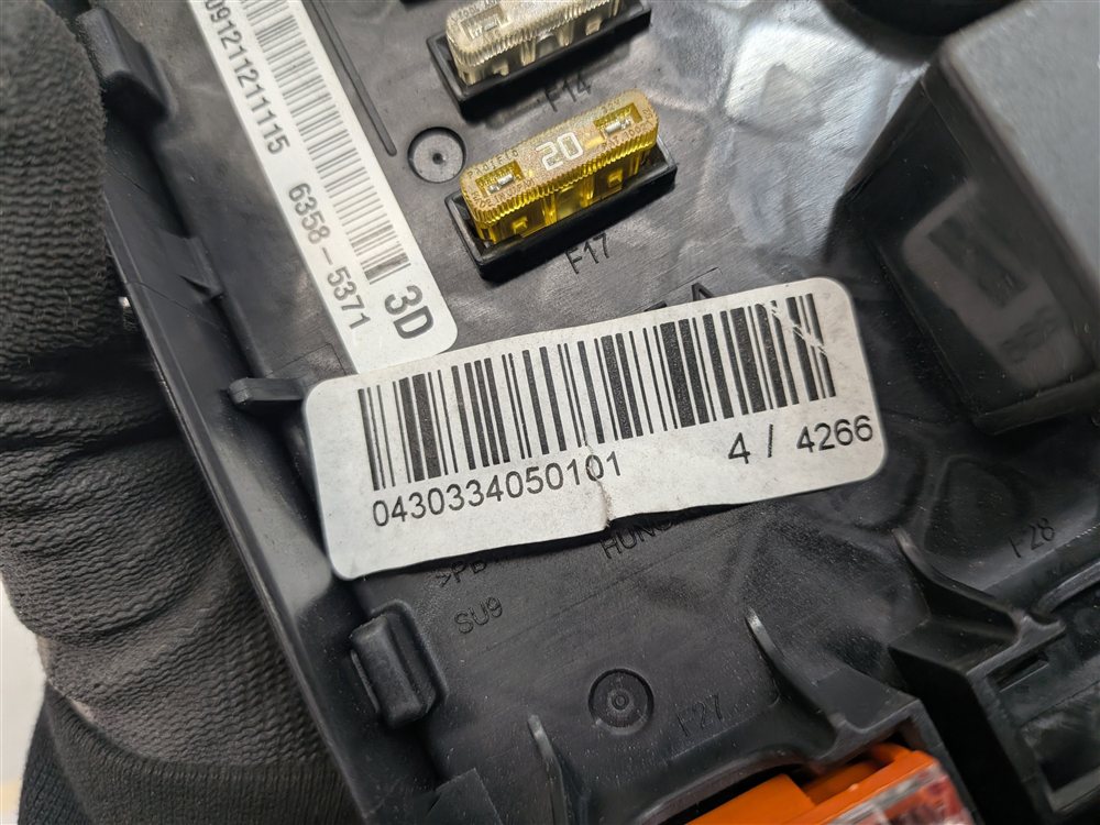 Thumbnail 5: 08-18 VW PASSAT TIGUAN CC / AUDI Q3 ENGINE COMPARTMENT FUSE RELAY JUNCTION BOX