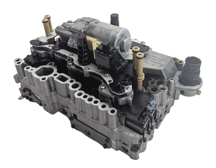2015 MERCEDES GLA250 X156 7G-DCT 724.0 AWD TRANSMISSION VALVE BODY w/CONDUCTOR