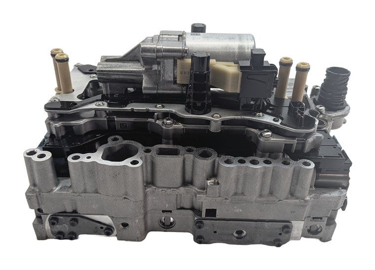 Thumbnail 2: 2015 MERCEDES GLA250 X156 7G-DCT 724.0 AWD TRANSMISSION VALVE BODY w/CONDUCTOR