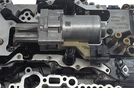 Thumbnail 3: 2015 MERCEDES GLA250 X156 7G-DCT 724.0 AWD TRANSMISSION VALVE BODY w/CONDUCTOR