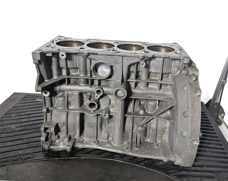 Thumbnail 4: 15-18 MERCEDES CLA250 GLA250 (C117 W117 X156) 2.0L M270 ENGINE CYLINDER BLOCK