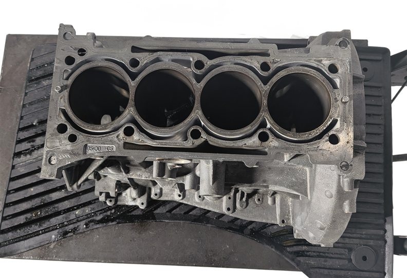 Thumbnail 6: 15-18 MERCEDES CLA250 GLA250 (C117 W117 X156) 2.0L M270 ENGINE CYLINDER BLOCK