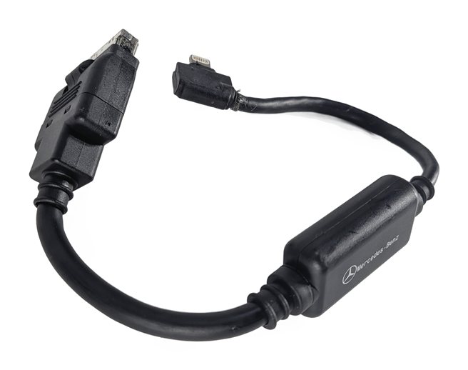 2015 MERCEDES GLA250 (X156) MEDIA INTERFACE IPHONE LIGHTNING CABLE ADAPTER
