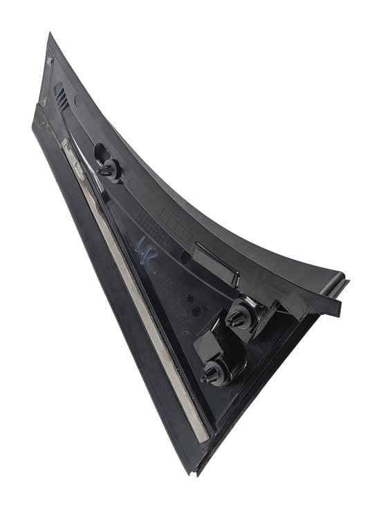 Thumbnail 4: 2015 MERCEDES GLA250 X156 REAR LEFT SPOILER WINGLET MOLDING (White)