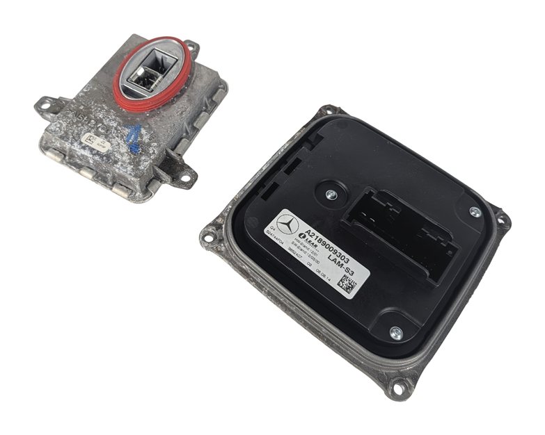 2015 MERCEDES GLA250 (X156) HID XENON HEADLIGHT BALLAST CONTROL MODULE SET/2