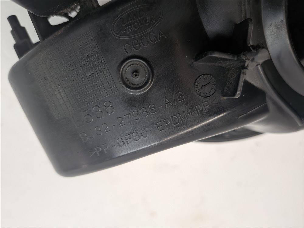 Thumbnail 6: 2012-2019 RANGE ROVER EVOQUE (L538) FUEL TANK DOOR HOUSING TRIM COVER (White)
