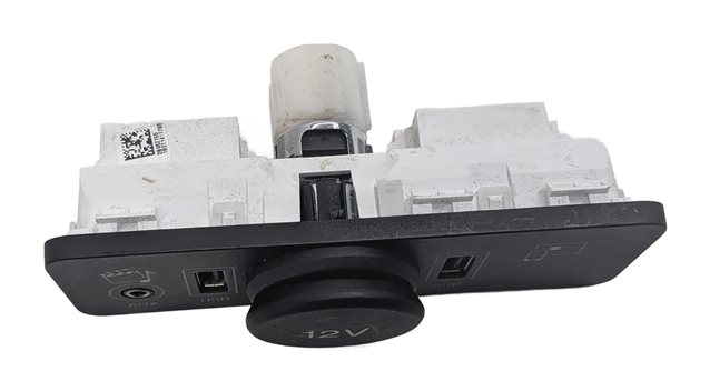 Thumbnail 3: 2016 RANGE ROVER EVOQUE (L538) AUX INPUT w/USB & POWER SOCKET OUTLET