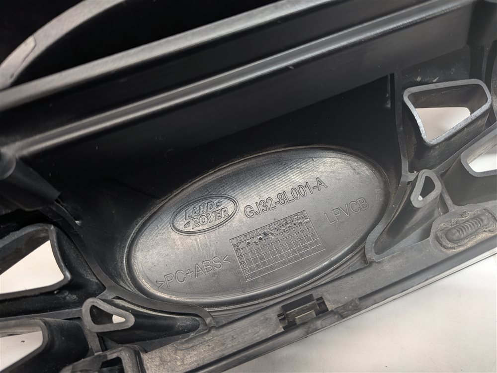 Thumbnail 6: 2016-2019 RANGE ROVER EVOQUE L538 HSE FRONT UPPER GRILLE (White)