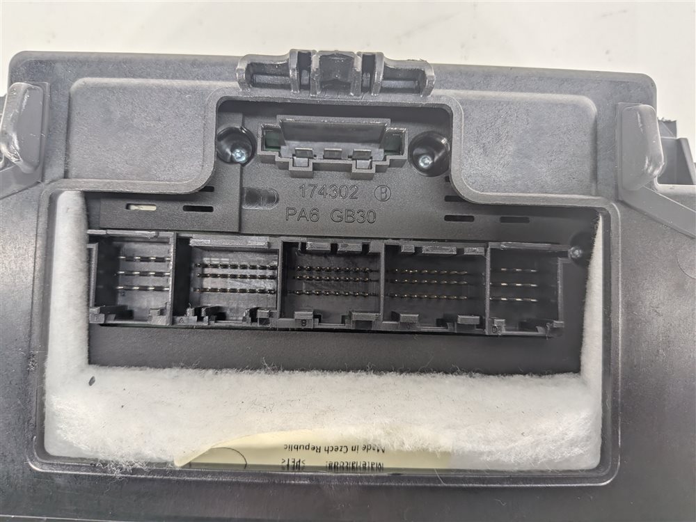 Thumbnail 5: 11-18 CAYENNE (958) CENTER CONSOLE CLIMATE TRACTION CONTROL SHIFT TRIM PANEL
