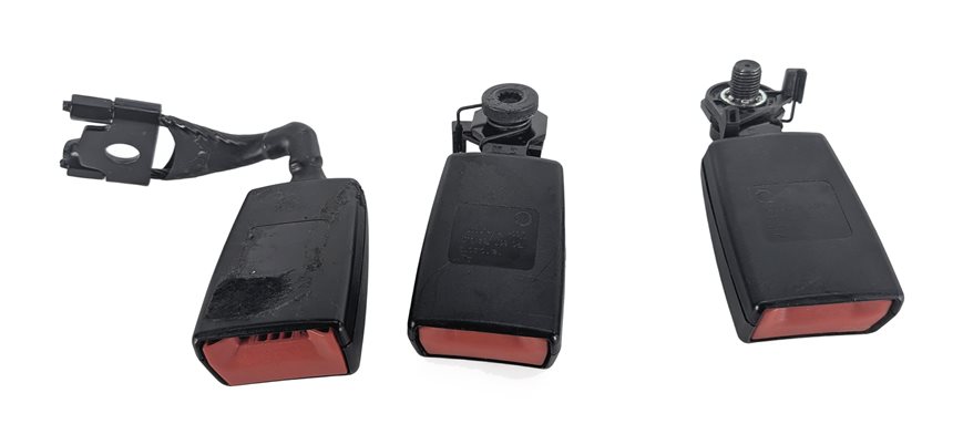 Thumbnail 2: 2013 PORSCHE CAYENNE (958) REAR SEAT SEATBELT BUCKLE SET/3 (Black)